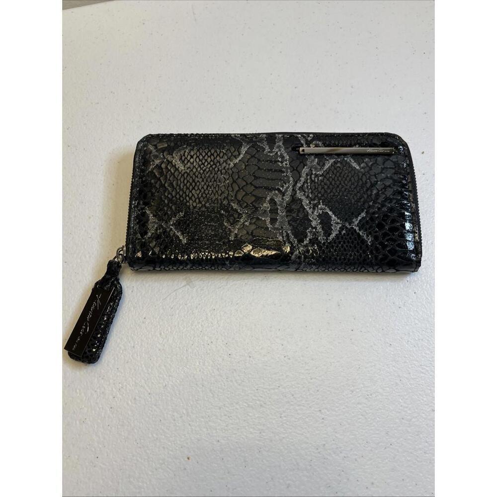 Kenneth Cole NewYork Embossed Snake Print Black Leather Wallet/Clutch/Zip Around